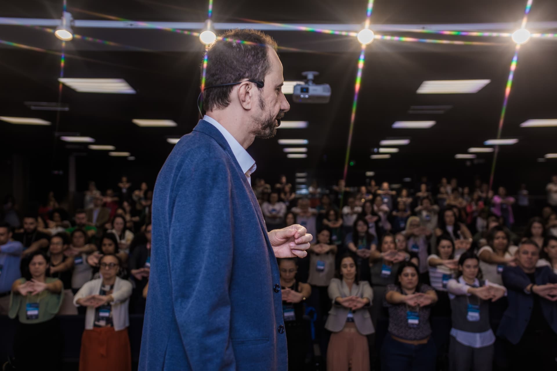 Palestrante diante da plateia na segunda edição do Congresso Internacional de Gestão Humanizada