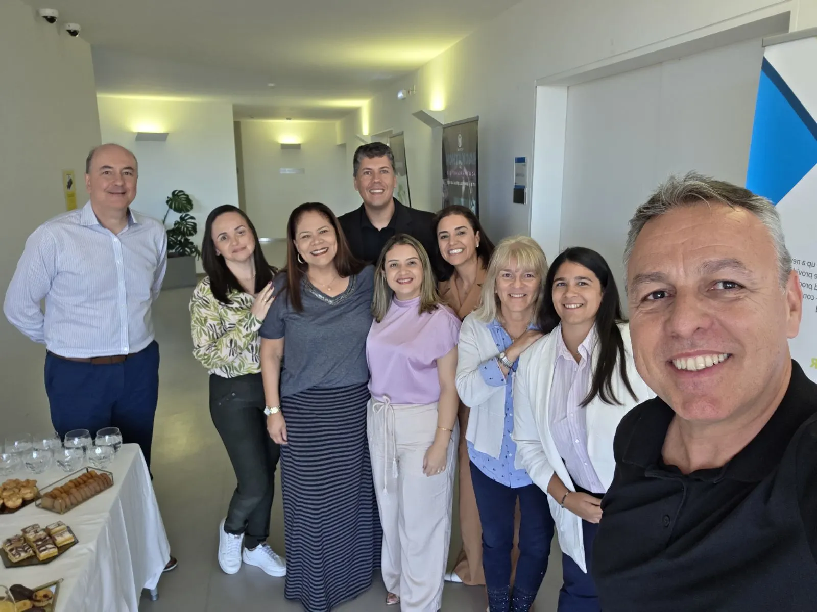 Selfie do grupo do Human Connect